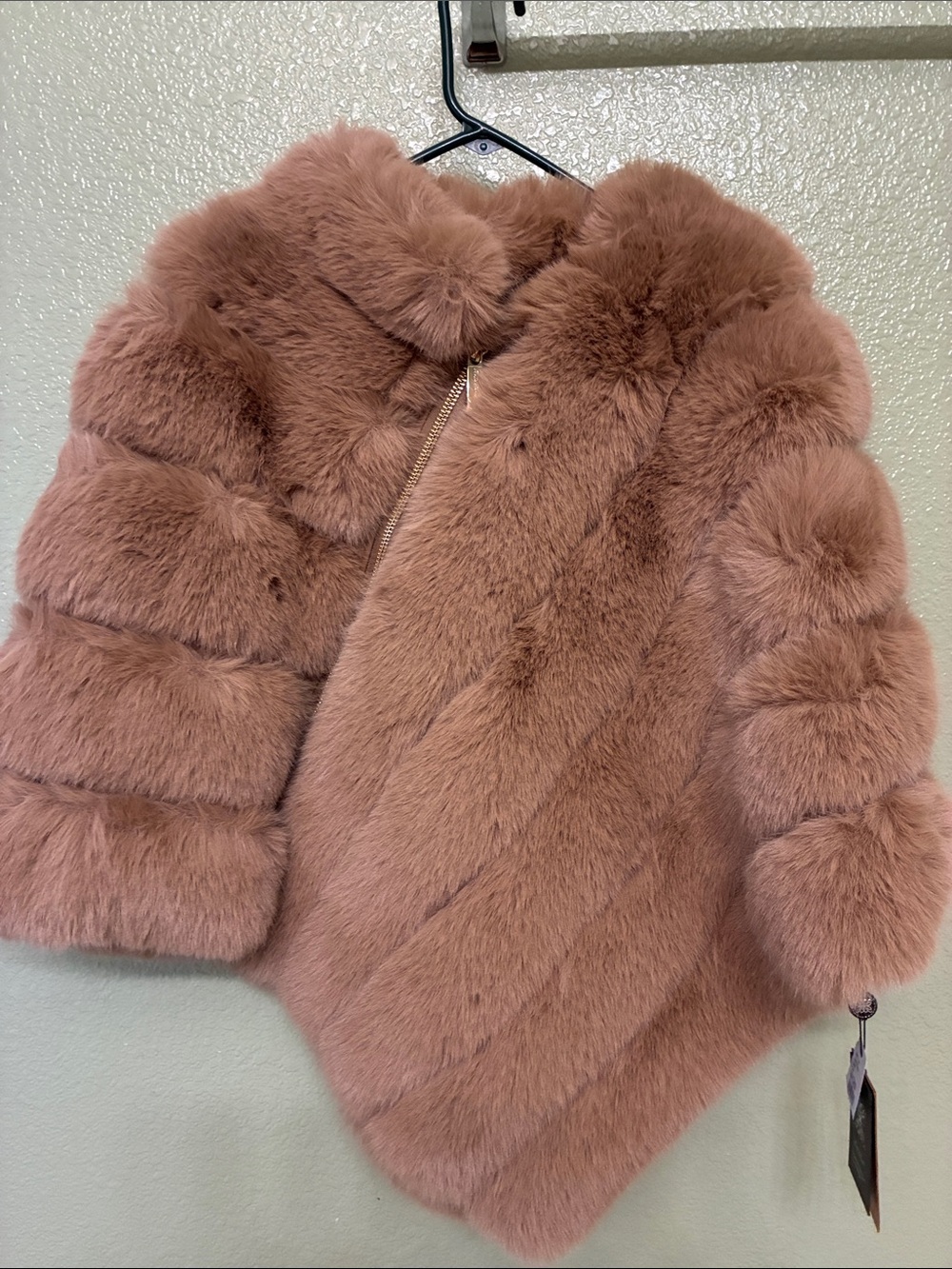 New!!! Brand new Belle fare premium Mauve Faux Fur Cape poncho with Zip Closure
